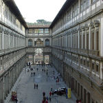 500px-Galleria_degli_Uffizi_court_crop